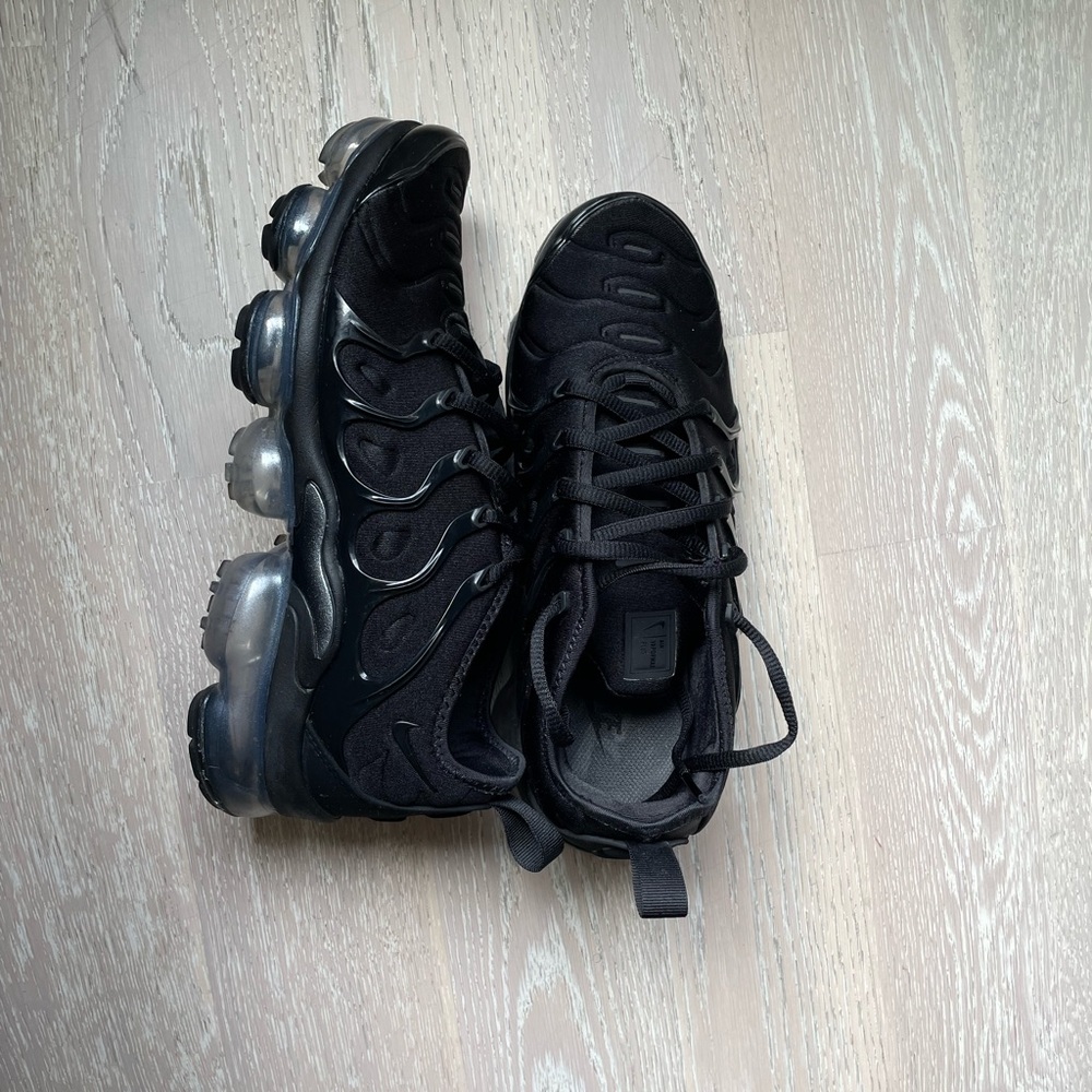 COPY - WOMEN'S NIKE AIR VAPORMAX PLUS RUNNING SHOE